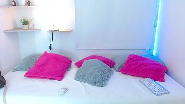 Snapshot of Roxy_Stonee chatting on 09-15-25, 07:25 Roxy Stonee online show from 09-15-25, 07:25