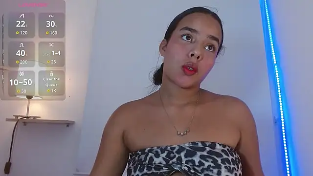 Snapshot of Roxy_Stonee chatting on 09-18-25, 07:27 Roxy Stonee online show from 09-18-25, 07:27