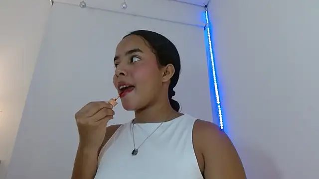 Snapshot of Roxy_Stonee chatting on 09-24-25, 08:12 Roxy Stonee online show from 09-24-25, 08:12