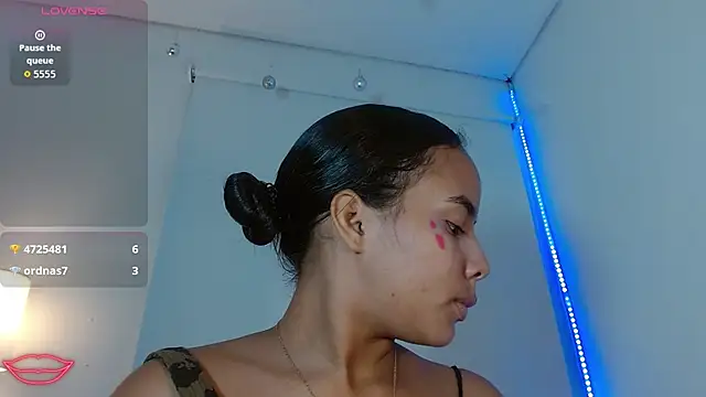 Snapshot of Roxy_Stonee chatting on 10-07-25, 07:33 Roxy Stonee online show from 10-07-25, 07:33