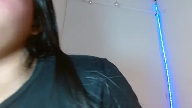 Snapshot of Roxy_Stonee chatting on 10-17-25, 07:27 Roxy Stonee online show from 10-17-25, 07:27