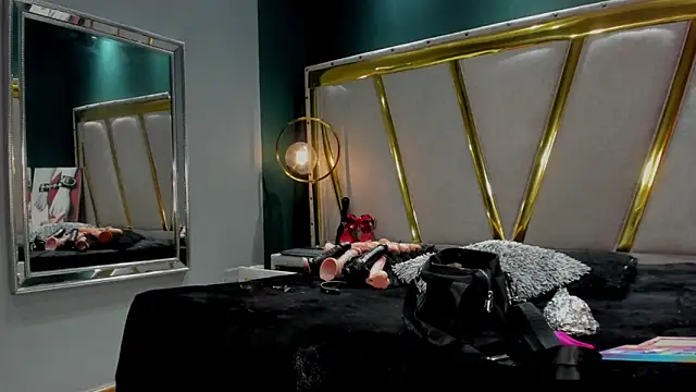 Mara Gonzalez online show from 10-21-25, 11:11