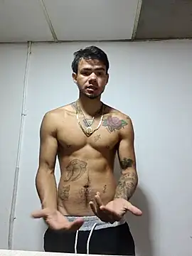 Snapshot of Niick01_ chatting on 12-20-25, 01:29 Niick01 online show from 12-20-25, 01:29