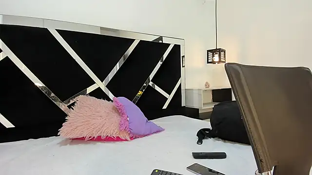 Snapshot of Annyrosee chatting on 02-08-25, 07:38 Annyrosee online show from 02-08-25, 07:38