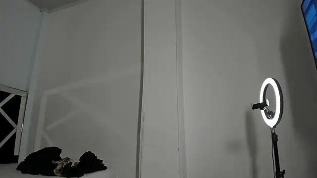 Snapshot of Annyrosee chatting on 02-08-25, 10:40 Annyrosee online show from 02-08-25, 10:40