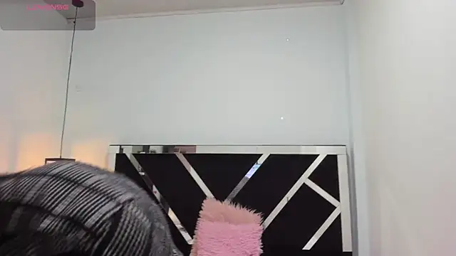 Snapshot of Annyrosee chatting on 02-25-25, 09:02 Annyrosee online show from 02-25-25, 09:02