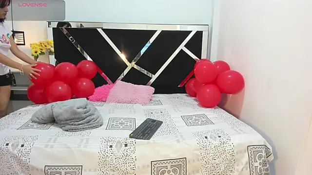 Snapshot of Annyrosee chatting on 02-26-25, 07:49 Annyrosee online show from 02-26-25, 07:49