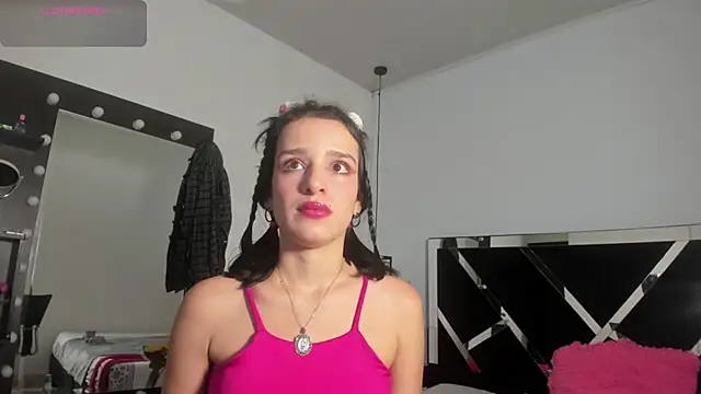 Snapshot of Annyrosee chatting on 03-03-25, 08:43 Annyrosee online show from 03-03-25, 08:43