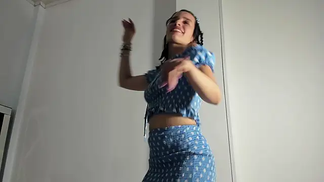 Snapshot of Annyrosee chatting on 03-05-25, 09:26 Annyrosee online show from 03-05-25, 09:26