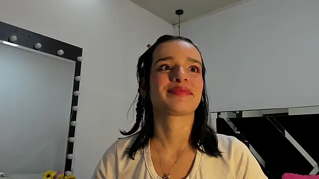 Snapshot of Annyrosee chatting on 03-06-25, 08:37 Annyrosee online show from 03-06-25, 08:37