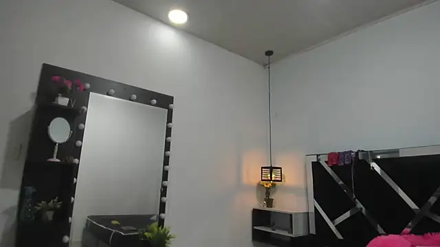 Snapshot of Annyrosee chatting on 03-23-25, 02:04 Annyrosee online show from 03-23-25, 02:04