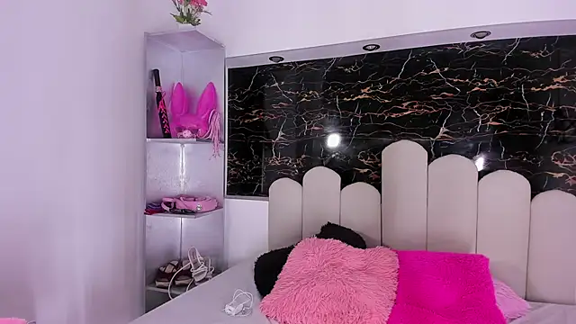 Snapshot of Annyrosee chatting on 10-03-25, 08:28 Annyrosee online show from 10-03-25, 08:28