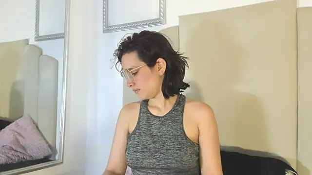 Snapshot of Annyrosee chatting on 10-20-25, 01:33 Annyrosee online show from 10-20-25, 01:33