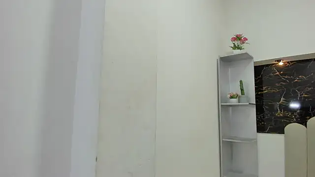 Snapshot of Annyrosee chatting on 10-21-25, 01:39 Annyrosee online show from 10-21-25, 01:39