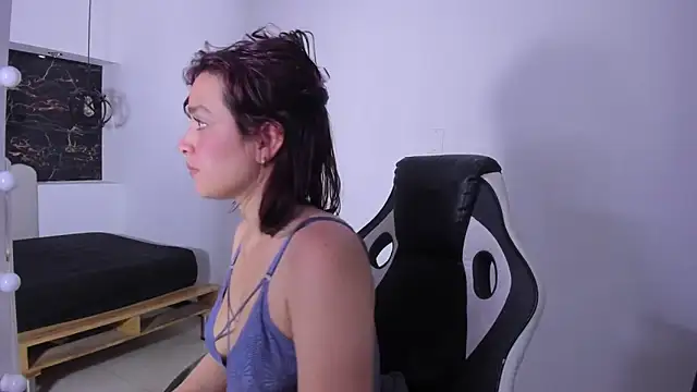 Snapshot of Annyrosee chatting on 11-22-25, 12:59 Annyrosee online show from 11-22-25, 12:59