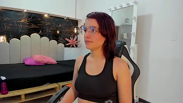 Snapshot of Annyrosee chatting on 11-24-25, 08:19 Annyrosee online show from 11-24-25, 08:19