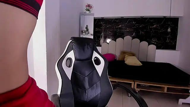 Snapshot of Annyrosee chatting on 12-02-25, 07:53 Annyrosee online show from 12-02-25, 07:53