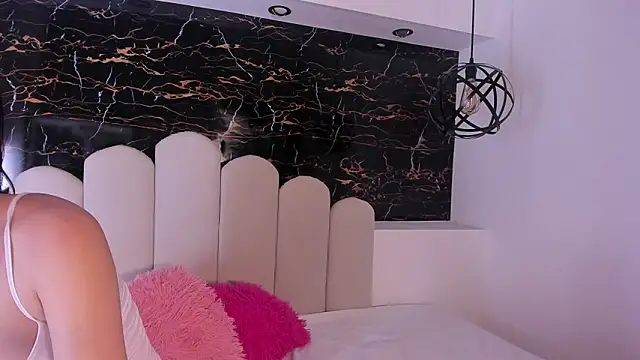 Snapshot of Annyrosee chatting on 12-04-25, 08:28 Annyrosee online show from 12-04-25, 08:28