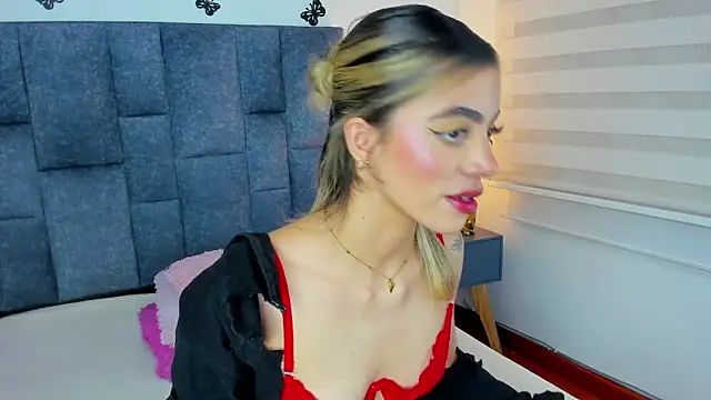 Snapshot of Violetta_Ficher chatting on 04-26-26, 02:42 Violetta Ficher online show from 04-26-26, 02:42
