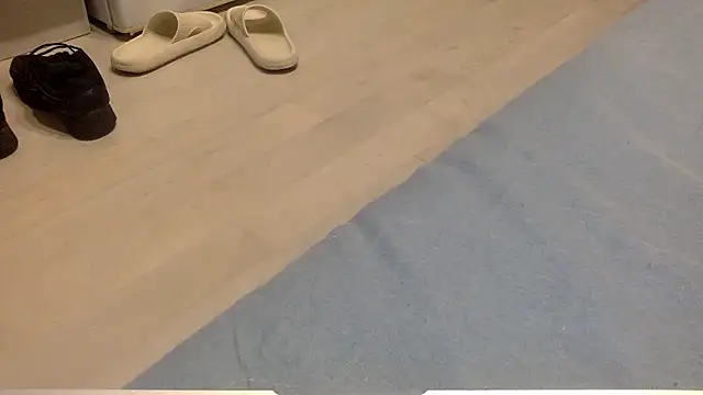 Snapshot of zizouette9999 chatting on 01-13-26, 06:57 zizouette9999 online show from 01-13-26, 06:57