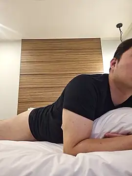 Snapshot of offwhite777 chatting on 12-04-25, 12:58 offwhite777 online show from 12-04-25, 12:58