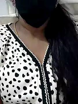Snapshot of Tamil_Meera12 chatting on 03-21-25, 03:44 Tamil Meera12 online show from 03-21-25, 03:44