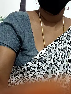 Snapshot of Tamil_Meera12 chatting on 09-14-25, 06:34 Tamil Meera12 online show from 09-14-25, 06:34