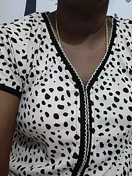 Snapshot of Tamil_Meera12 chatting on 09-28-25, 07:03 Tamil Meera12 online show from 09-28-25, 07:03