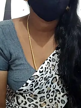 Snapshot of Tamil_Meera12 chatting on 10-24-25, 07:38 Tamil Meera12 online show from 10-24-25, 07:38