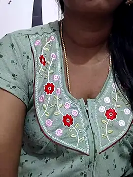 Snapshot of Tamil_Meera12 chatting on 10-26-25, 11:27 Tamil Meera12 online show from 10-26-25, 11:27