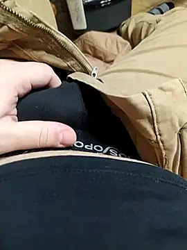 Snapshot of NAvoglia chatting on 12-18-25, 01:44 NAvoglia online show from 12-18-25, 01:44