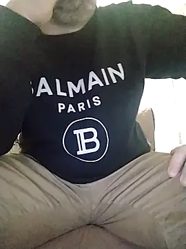 Snapshot of NAvoglia chatting on 12-19-25, 07:43 NAvoglia online show from 12-19-25, 07:43