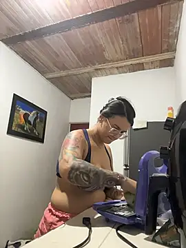 Snapshot of Emma_Giraldo chatting on 10-30-25, 12:23 Emma Giraldo online show from 10-30-25, 12:23