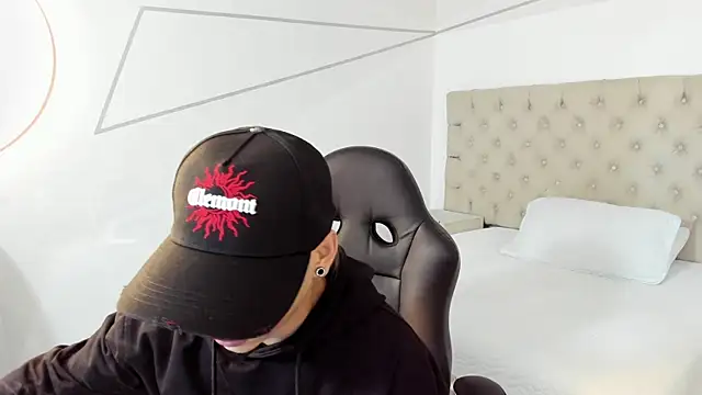 JhoanLeandro online show from 02-17-26, 04:09