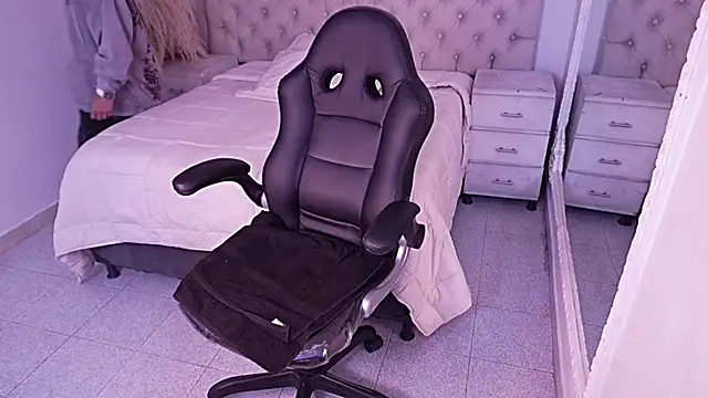 JhoanLeandro online show from 04-10-26, 06:18