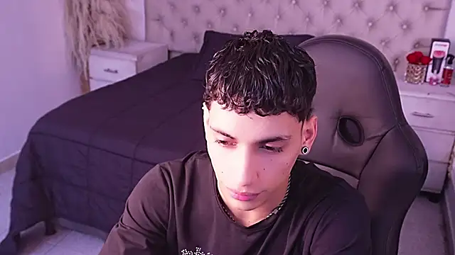 JhoanLeandro online show from 04-24-26, 06:38