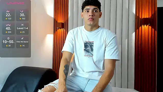 Snapshot of Justin_mack chatting on 11-08-25, 12:05 Justin mack online show from 11-08-25, 12:05