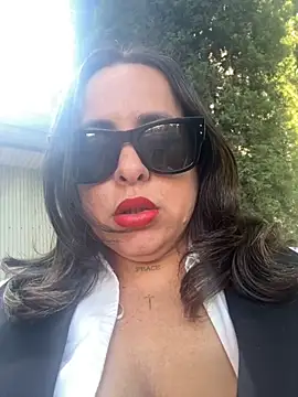 laarti online show from 10-14-25, 11:00