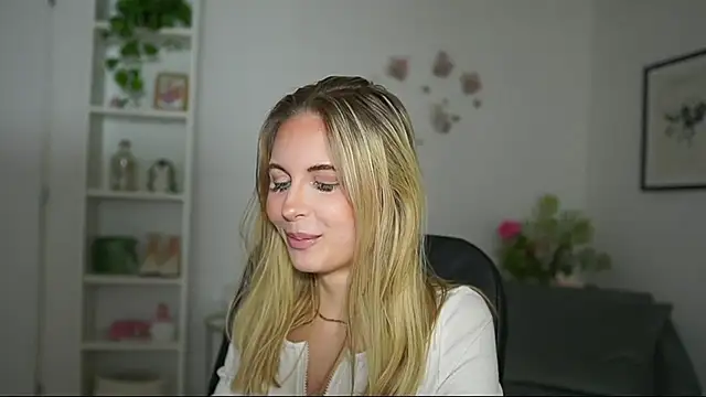 Snapshot of catecrago_ chatting on 02-28-25, 11:58 catecrago online show from 02-28-25, 11:58