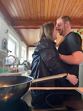 Snapshot of Lars-Lola chatting on 03-04-25, 02:42 Lars-Lola online show from 03-04-25, 02:42