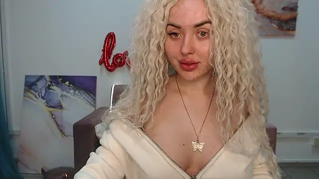 Snapshot of MissisCaty chatting on 02-08-25, 03:41 MissisCaty online show from 02-08-25, 03:41