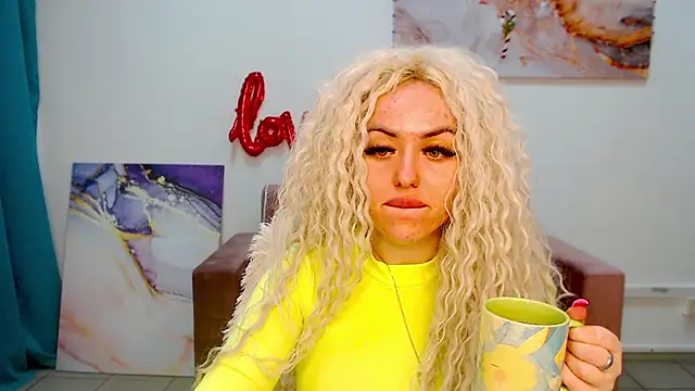 Snapshot of MissisCaty chatting on 02-09-25, 07:41 MissisCaty online show from 02-09-25, 07:41