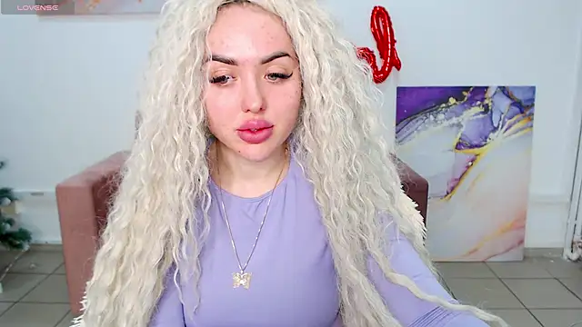 Snapshot of MissisCaty chatting on 02-20-25, 10:48 MissisCaty online show from 02-20-25, 10:48