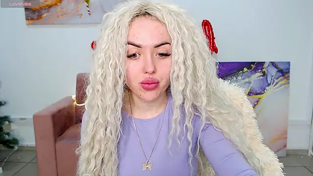 Snapshot of MissisCaty chatting on 02-21-25, 03:45 MissisCaty online show from 02-21-25, 03:45