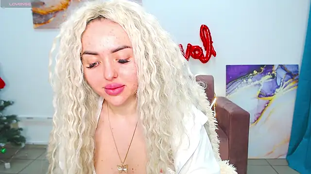 Snapshot of MissisCaty chatting on 02-24-25, 01:24 MissisCaty online show from 02-24-25, 01:24