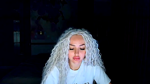 Snapshot of MissisCaty chatting on 09-14-25, 06:29 MissisCaty online show from 09-14-25, 06:29