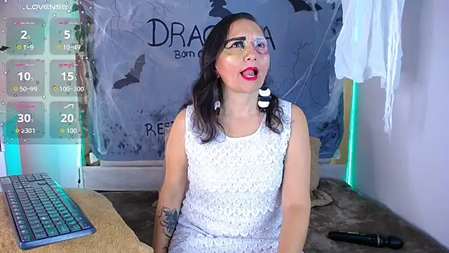 Snapshot of Alexaamoon_ chatting on 10-19-25, 04:07 Alexaamoon online show from 10-19-25, 04:07