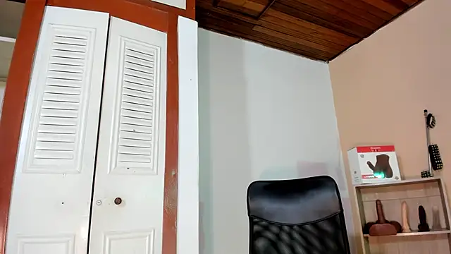 Violetta 0 online show from 10-21-25, 01:34