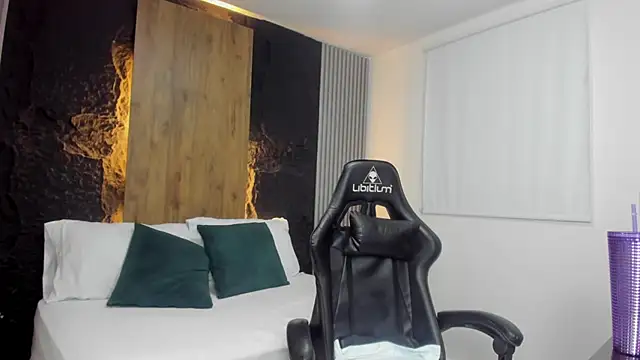 tiffanny doll  online show from 04-11-26, 12:31