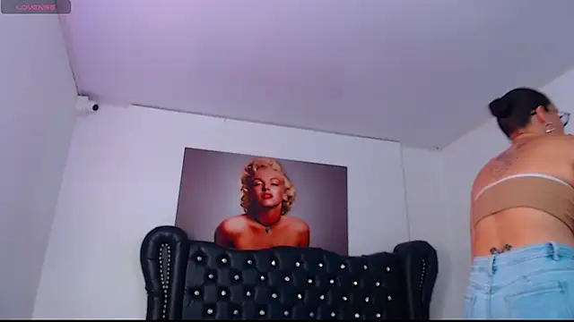 Taliana36 online show from 10-18-25, 12:06